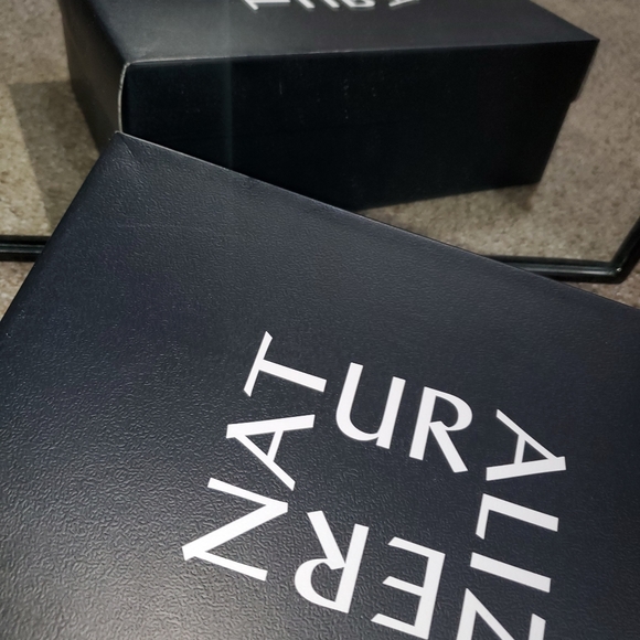 Naturalizer shoes - Picture 3 of 3